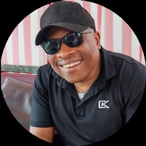 Hello, my people, I am Dr Benn Oaikhena, a Dental Surgeon. I create smiles that open doors😀