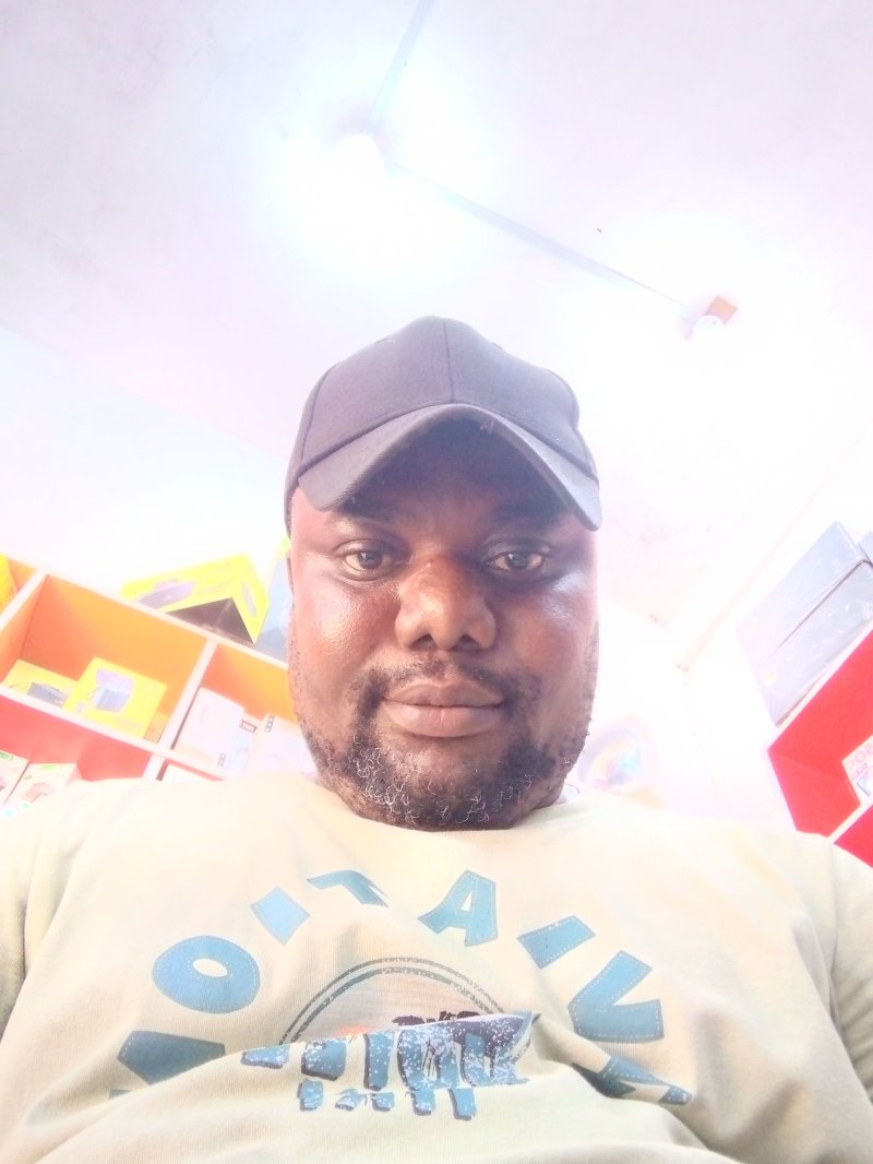 Who's online lets follow build up on this new app 😜 I follow back ASAP