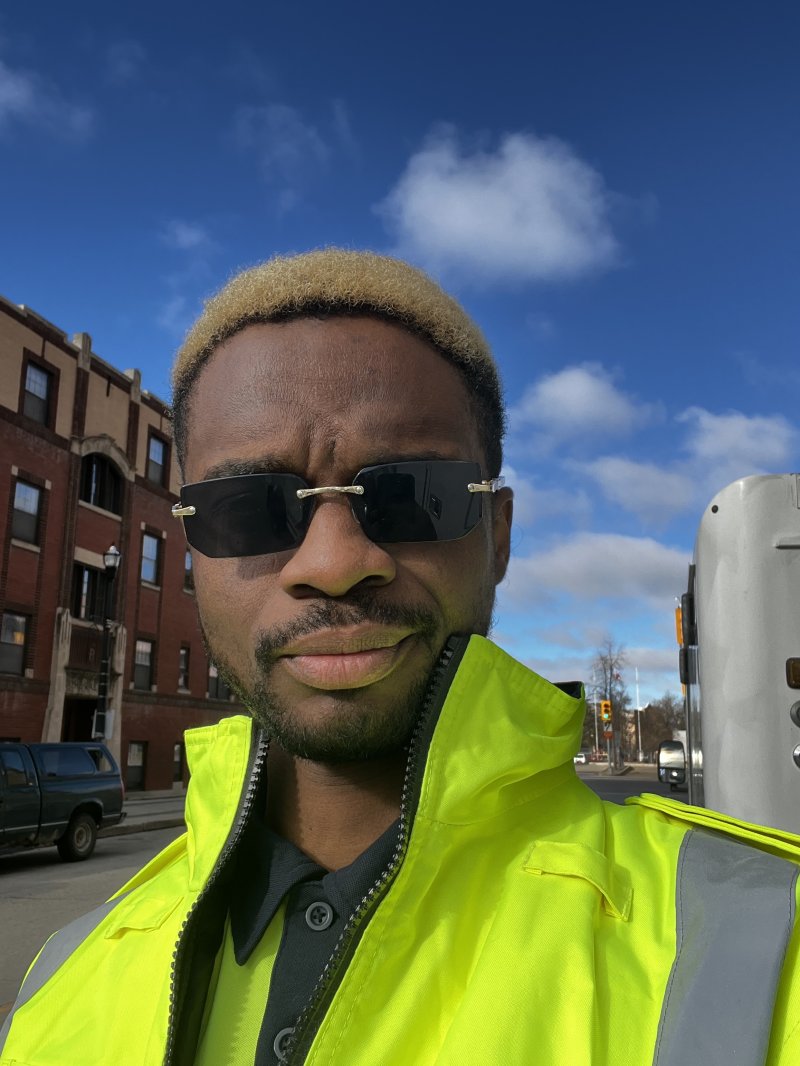https://vm.tiktok.com/ZNRmuUhAf/