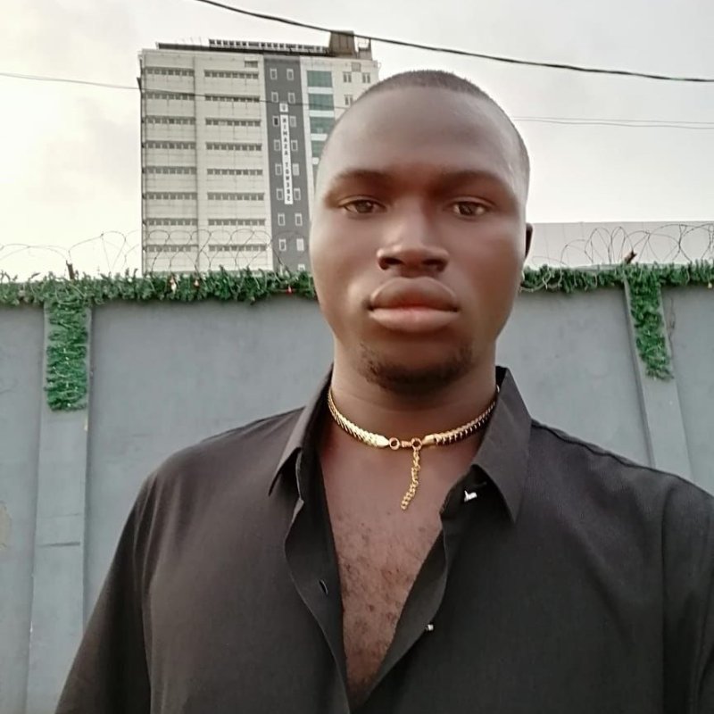 *The way I’m very quick to close my bank app after making a transfer.*

*Make I no see the nonsense...