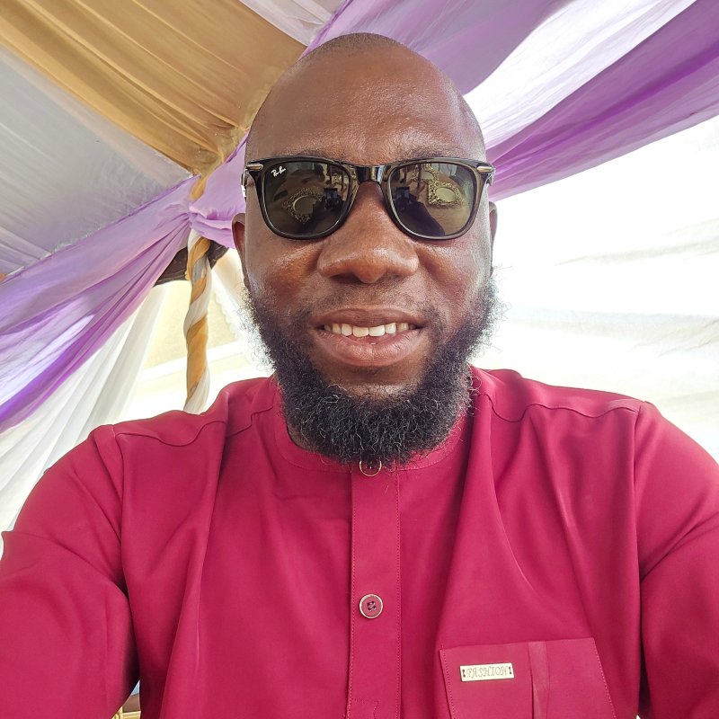 How low can we go in Nigeria? Convicted killer with access to phone? C'mon! The entire staff of that...
