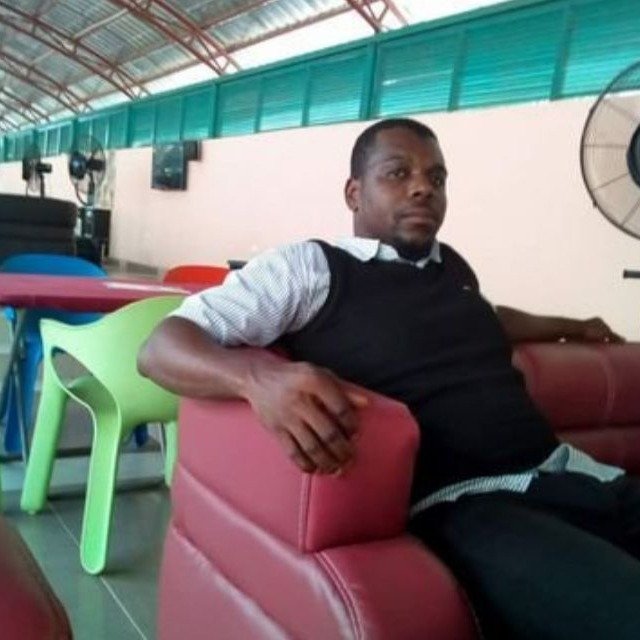 Ronaldo didn't go to school 
Osimhen didn't go to school
Kante  didn't go to school
Kanu nwankwo  di...