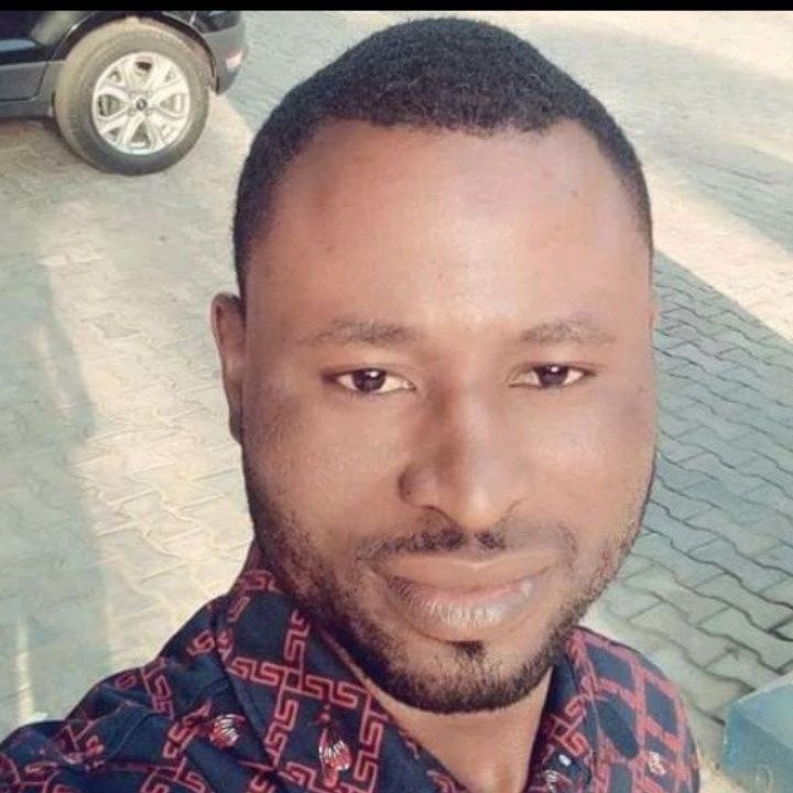 "There's light at the end of the tunnel"

My brother.. Light fit no dey the end, carry torchlight en...