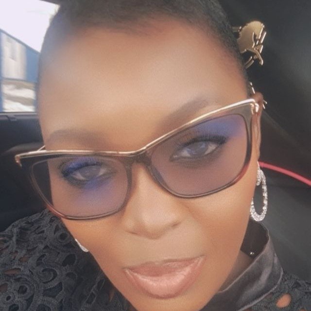 Good day my lovely lekeelekee family 😘 
How is your Monday going?