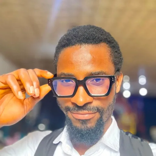 Na only for lekeelekee I never see say person post 

Last man standing 🤣🤣🤣

Make I go sleep, sinc...