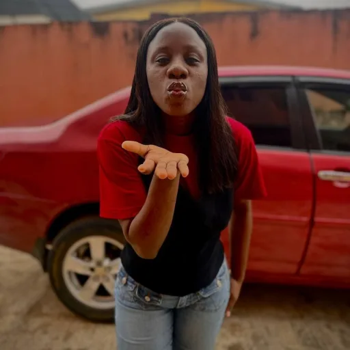 Ladies, make una settle this matter for me 😂
If a woman earns ₦1m and her husband earns ₦300k, shou...