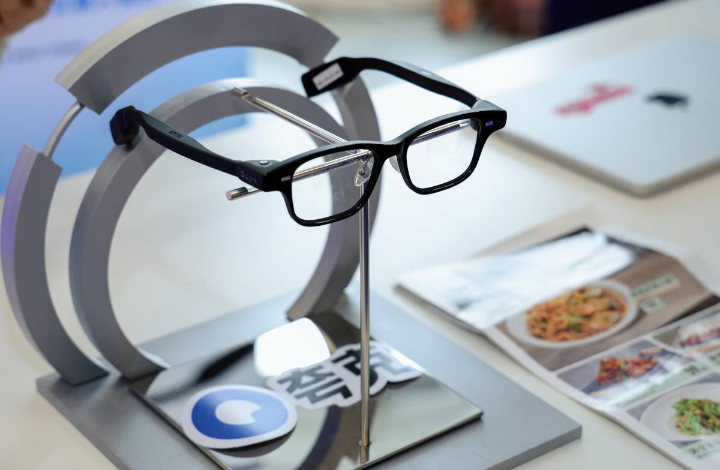 On Thursday, 27 November, 2025, Alibaba launched its new Quark AI glasses. This new flagship product...