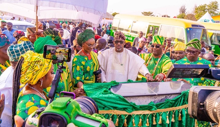 Ogun State will construct a ₦1 billion AI-powered 900-seat classroom at Remo Secondary School to boo...