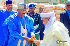 Onuminya Innocent in Sokoto The Sokoto State Government has begun distributing financial and food a...