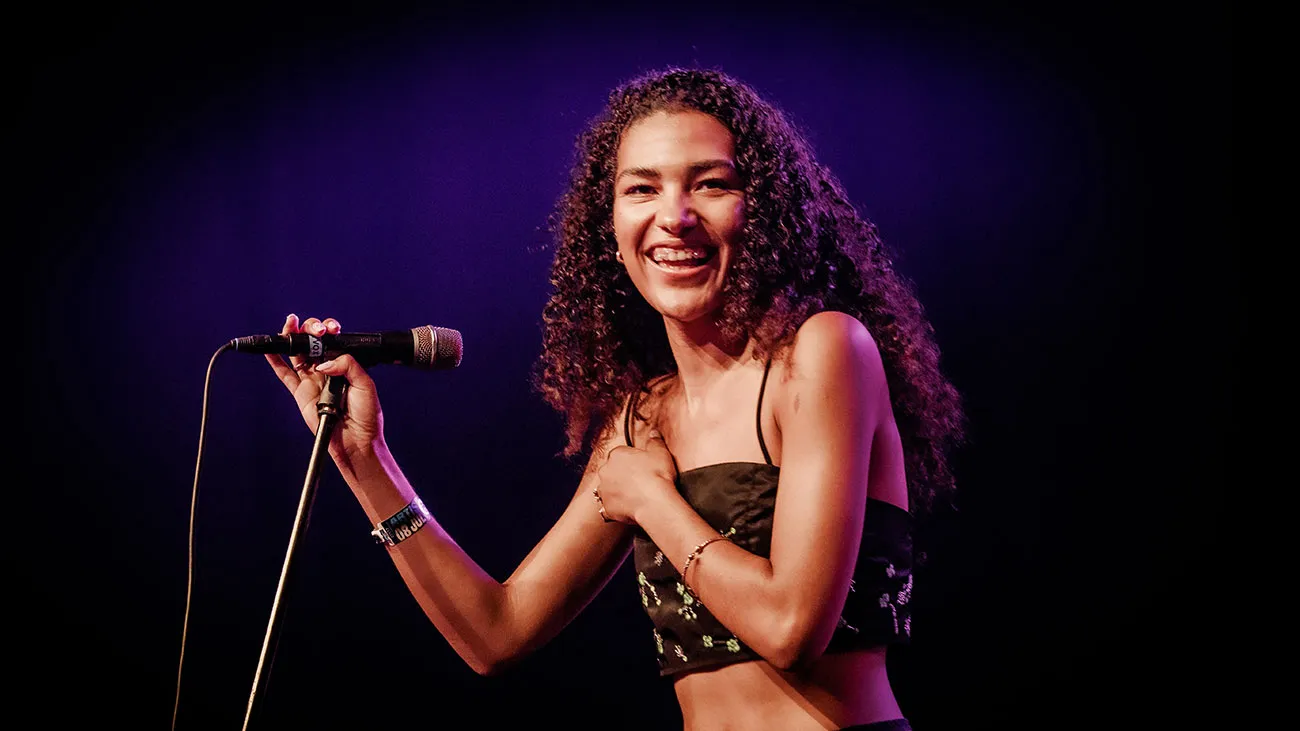 Olivia Dean wins Grammy Best New Artist 2026! Complete biography: age 26, boyfriend Eddie Burns, 'Ma...