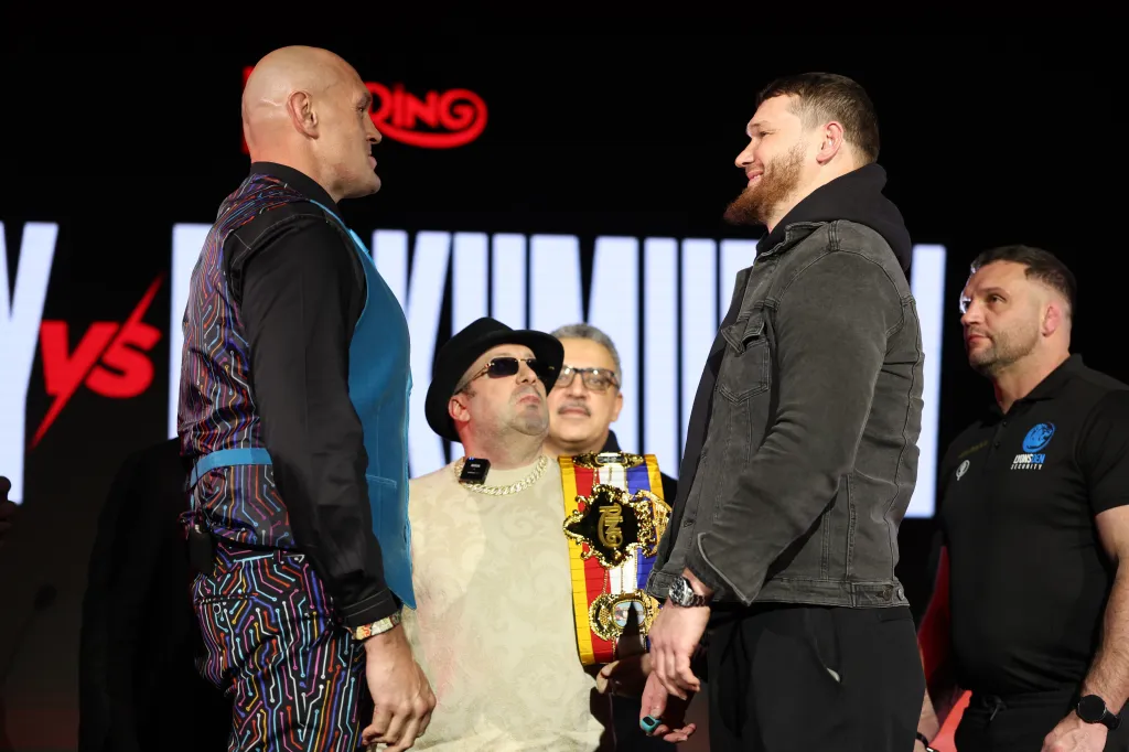 Tyson Fury insists he will fight Arslanbek Makhmudov without a trainer, calling himself a 'one-man a...