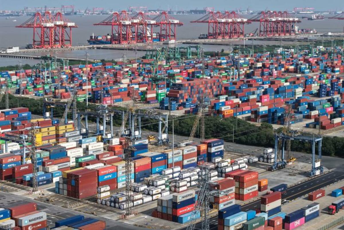 China’s exports surge in early 2026 despite US tariffs, driven by electronics demand and stronger tr...