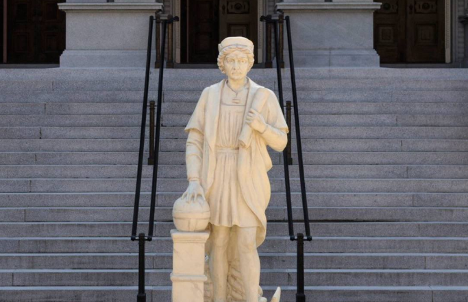 The White House has installed a Christopher Columbus statue on its grounds.
Source: https://www.ari...