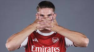 Viktor Gyokeres and 16-year-old Max Dowman scored late on as Arsenal edged past Everton to move 10 p...