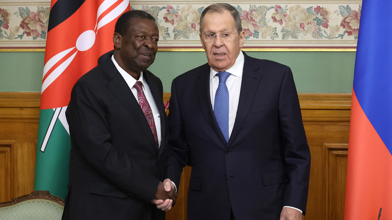 Kenya says it has agreed with Russia to stop recruiting Kenyans to fight in the Ukraine war.
Source...