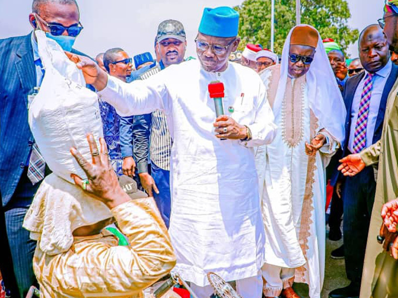 Governor Sule supervises distribution of Dangote Foundation rice across Nasarawa’s 13 LGs, warns off...