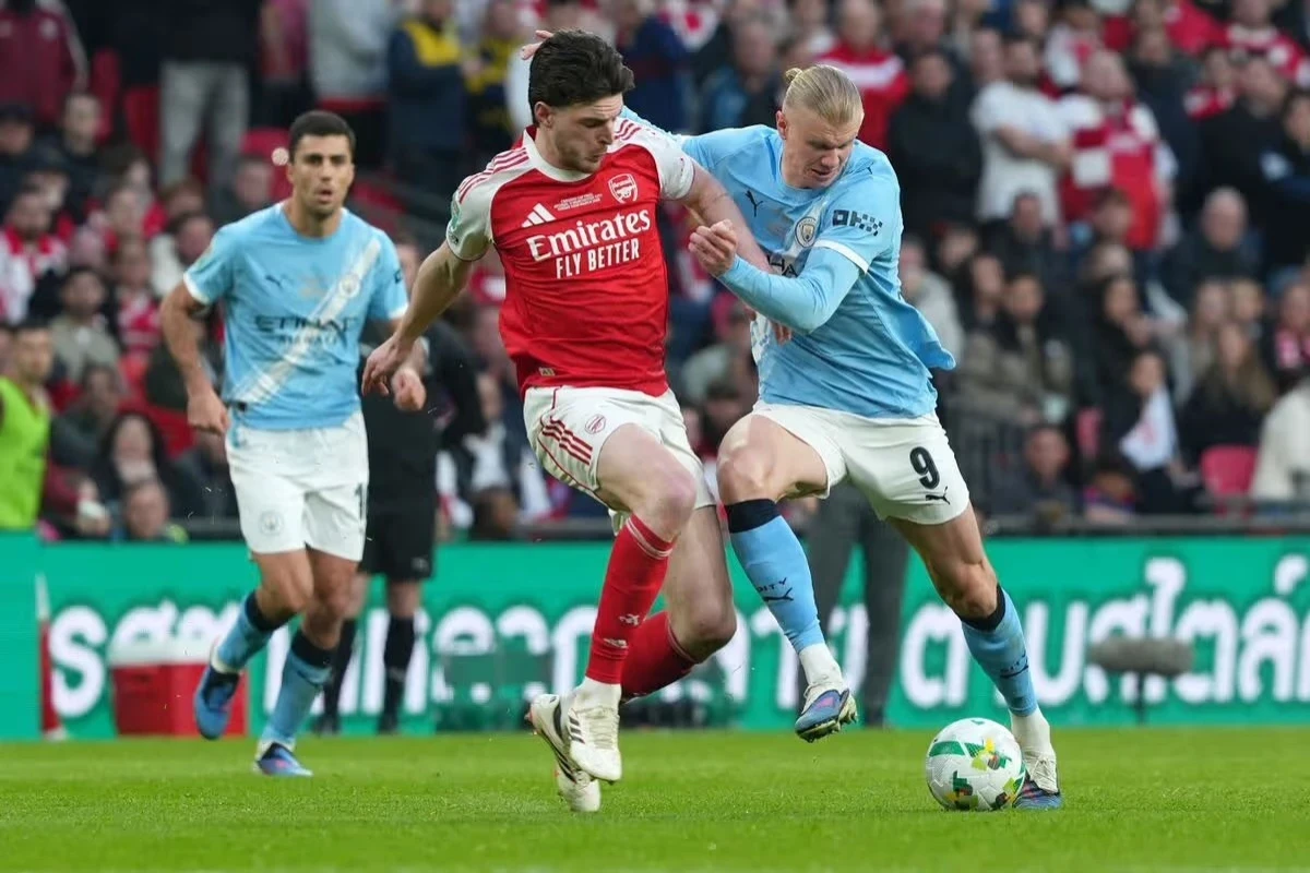 Manchester City defeated Arsenal 2-1 to move within three points of the leaders with a game in hand....