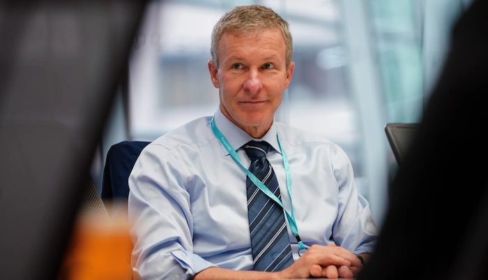 United CEO proposes merger with American Airlines to Trump, triggering concerns over competition, pr...