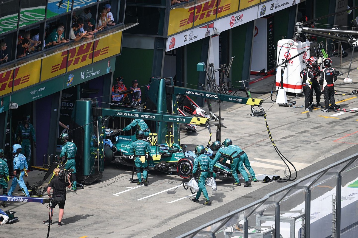 Before the start of the Formula 1 season, ambitions were high at Aston Martin and the goal was clear...
