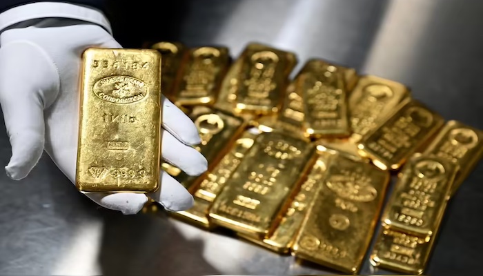 Gold fell as a stronger dollar, boosted by solid US jobs data, outweighed safe-haven demand.
Source...