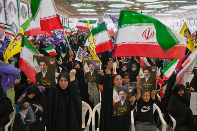 US-Iran tensions escalated after fresh strikes in Bandar Abbas, threatening ceasefire efforts and on...