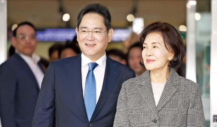 Samsung’s founding family has completed payment of a record $8bn inheritance tax bill in South Korea...