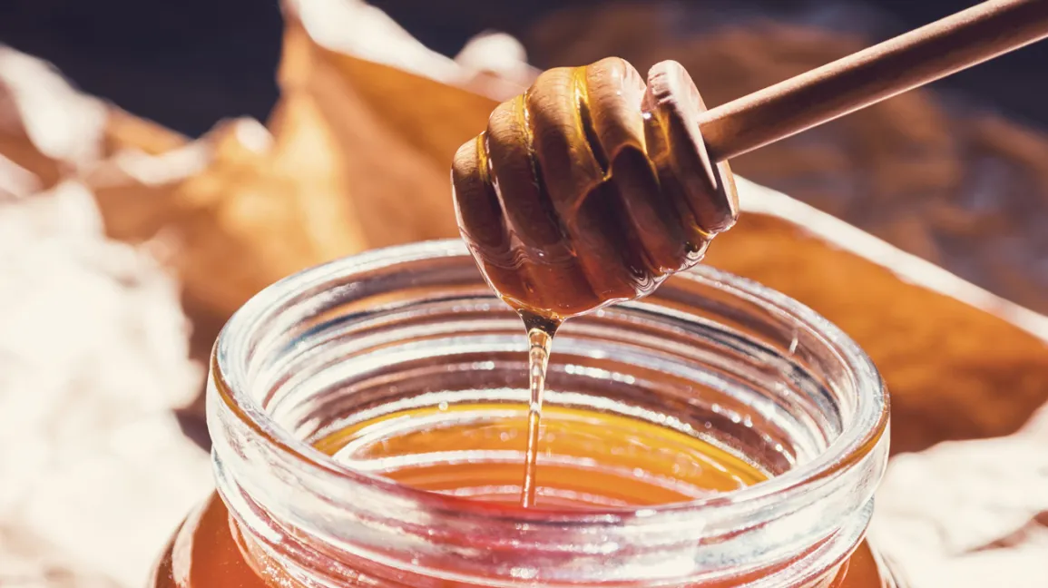 To begin with, honey is known for its strong antibacterial and antifungal properties. Taken in the m...