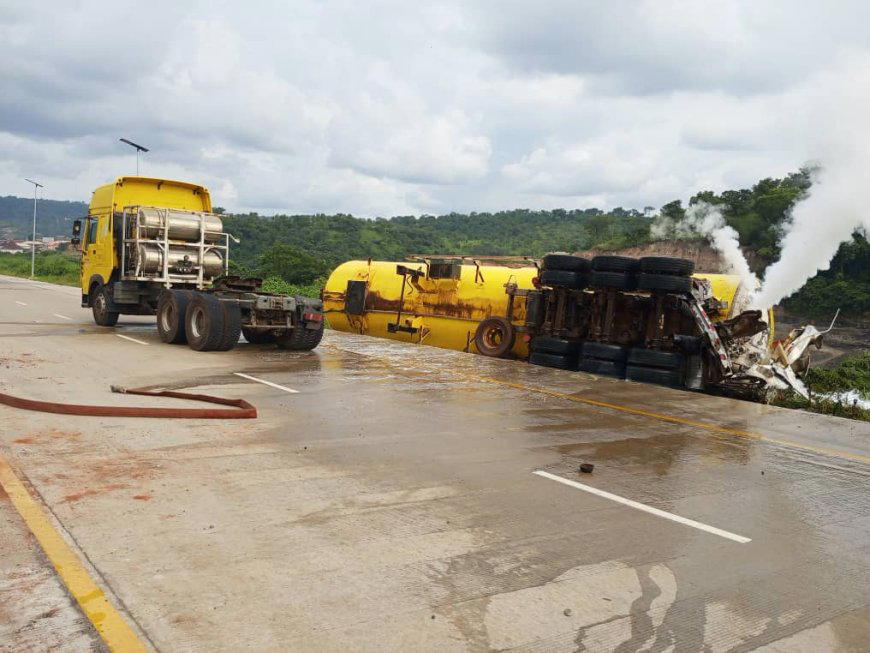 By Chinedu Adonu
One person has been confirmed dead while three others sustained injuries in a road...