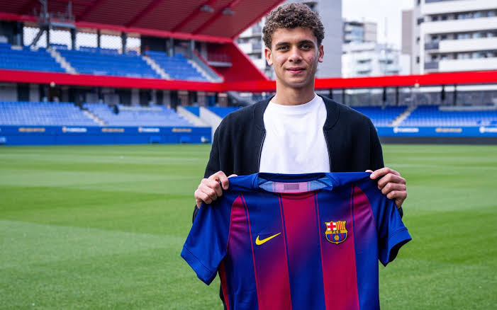 Barcelona officially announced on Tuesday the permanent signing of teenage Egyptian striker Hamza Ab...