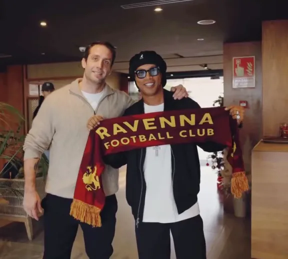 Brazilian football legend and World Cup winner Ronaldinho has agreed a surprise deal with Italian th...