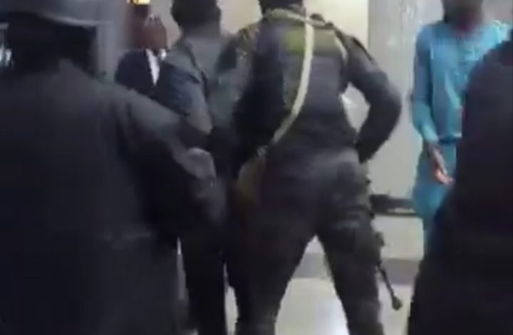 There was chaos at the Federal High Court in Abuja on Monday as heavily armed operatives of the Depa...