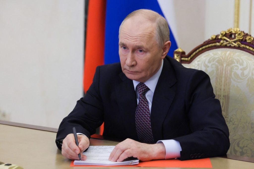 The Kremlin called on the United States and Iran Thursday to restart peace talks and said the new st...