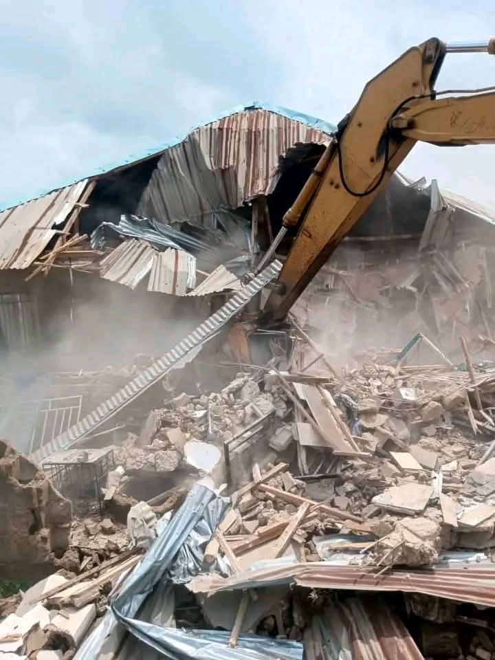 By Adeola Badru, IBADAN
The Oyo State Government has demolished a three-bedroom bungalow in the La...