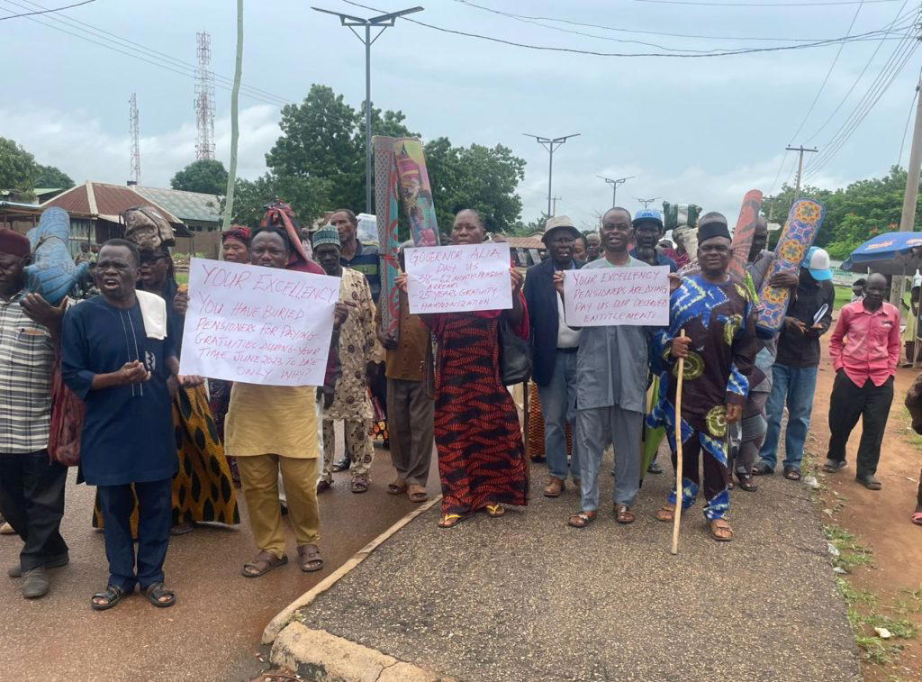 …lament, we’ve become scavengers, beggars, destitutes
By Peter Duru, Makurdi
Hundreds of aggrieved...