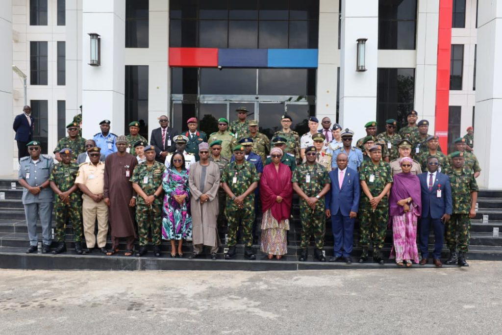By Kingsley Omonobi
ABUJA — The Chief of Defence Intelligence (CDI), Lt. Gen. Emmanuel Undiandeye,...