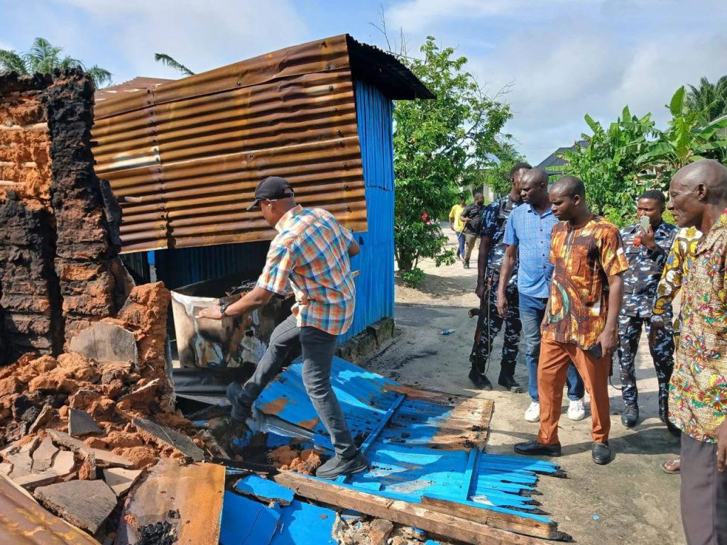 By Akpokona Omafuaire
EMEDE – AN orgy of violence broke out weekend in Emede community, Isoko South...