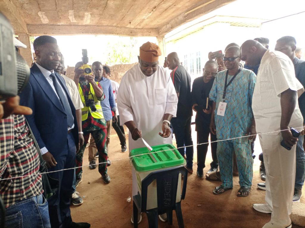 By Chinedu Adonu
Former Governor of Enugu State, Dr. Ifeanyi Ugwuanyi, on Saturday cast his vote at...