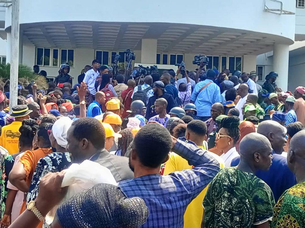 The Federal Workers Forum (FWF) says it will stage a nationwide protest on Monday to demand an immed...