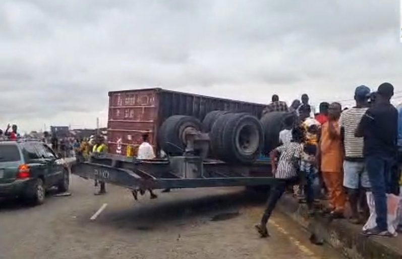 By Olasunkanmi Akoni
Tragedy struck on democracy day on Friday, when a truck driver died in a lone...