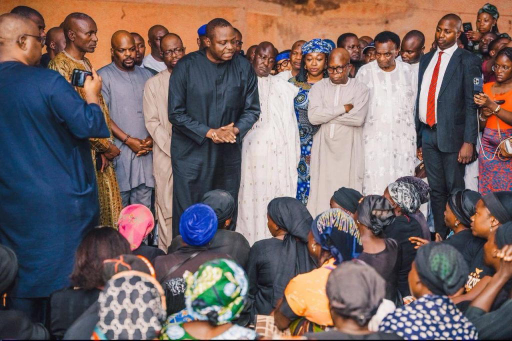 …Donates Relief, Pledges Reconstruction
By Golok Nanmwa
JOS — National Chairman of the All Progres...