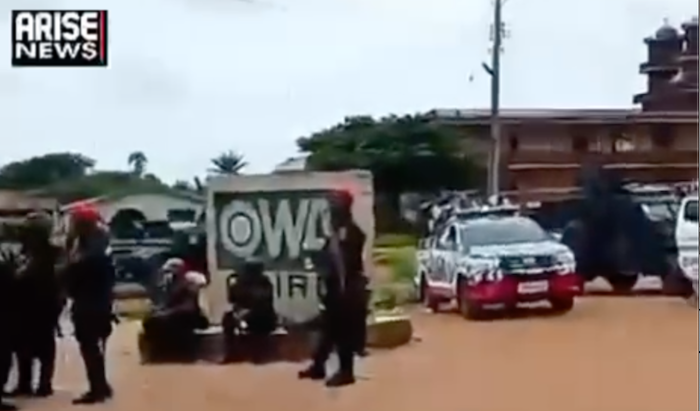 Police officer says fear of kidnappers has forced people to flee Owa Onire, leaving homes and street...