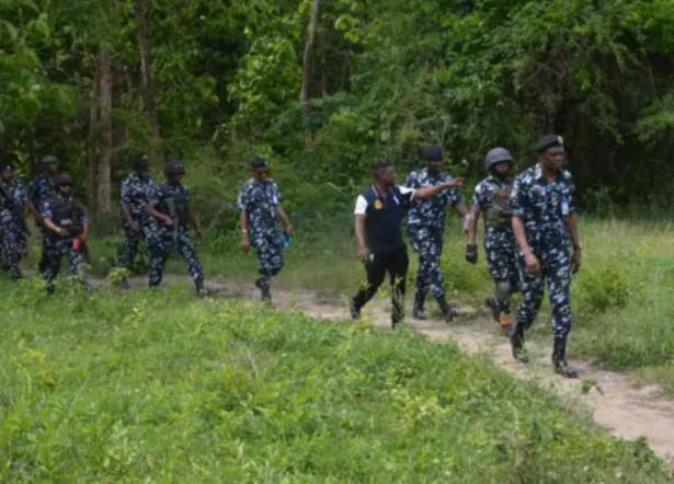 Terrorists mount stiff resistance
Source: Abductors trapped, security forces closing in
By Adeola...