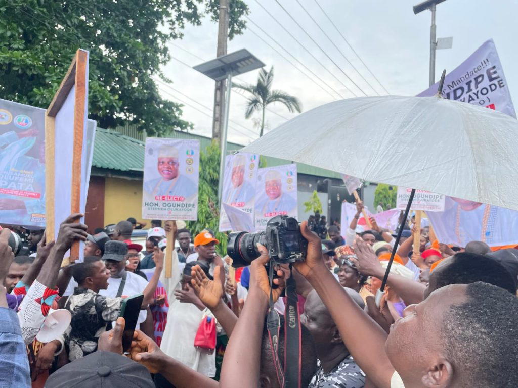 By Henry Obetta
Thousands of members of the All Progressives Congress (APC) in Lagos State on Tuesd...