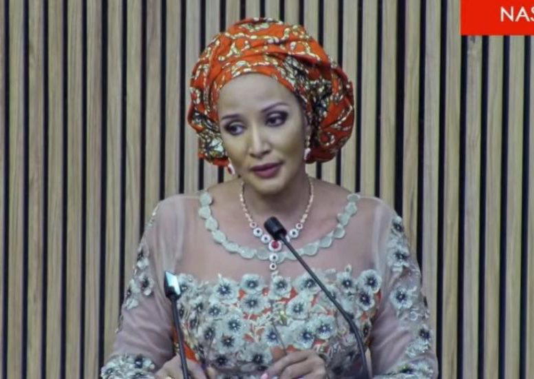 The federal government has rescheduled the airlifting of the first batch of Nigerian citizens wantin...