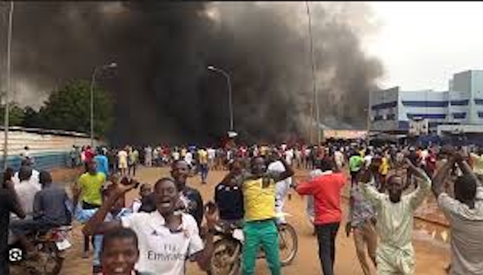 Explosions and gunfire rocked Niamey airport; security forces respond to attack.
Source: https://ww...