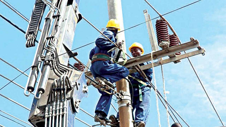 By Martha Godwin
Electricity Distribution Companies (DisCos) in Nigeria have been mandated to imple...