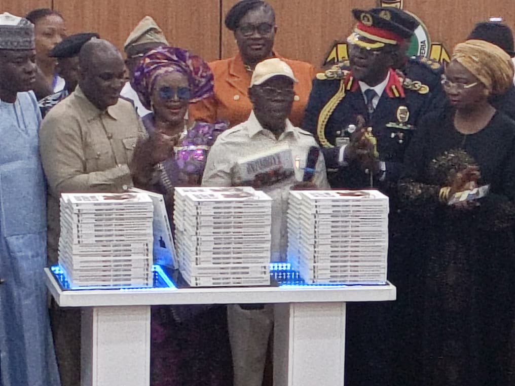 By Omeiza Ajayi
Chairman, Senate Committee on Interior, Senator Adams Oshiomhole, has advocated a r...