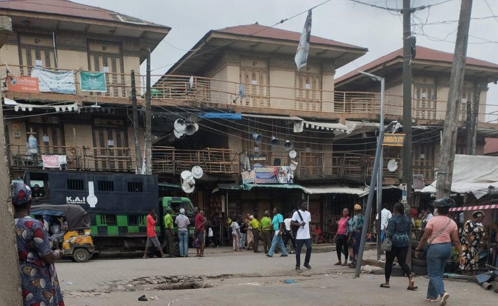 By Esther Onyegbula
Business activities remained at a standstill on Wednesday as the Oshodi Resettl...
