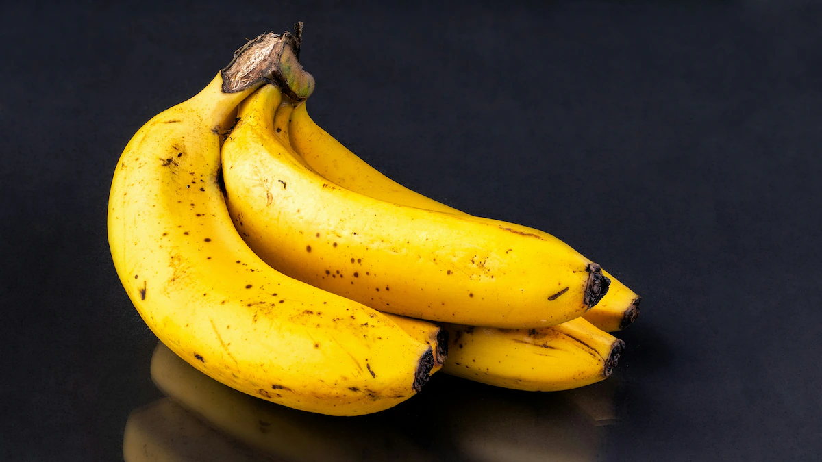 Everyone is familiar with the saying “an apple a day keeps the doctor away,” but it turns out that e...