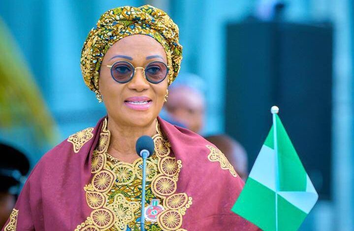 First Lady, Oluremi Tinubu, has urged Nigerians to remain hopeful amid the increasing economic chall...